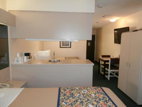 Imagen general del Hotel America\'s Best Value Inn & Suites-McDonough. Foto 2