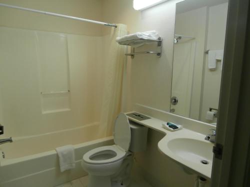 Imagen general del Hotel America\'s Best Value Inn & Suites-McDonough. Foto 3