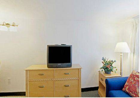 Imagen de la habitación del Hotel America's Best Value Inn & Suites/hyannis. Foto 3