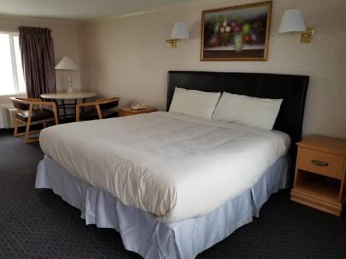 Imagen de la habitación del Hotel America's Best Value Inn & Suites/hyannis. Foto 6
