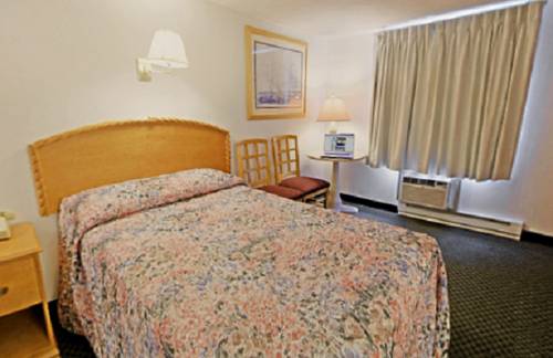 Imagen de la habitación del Hotel America's Best Value Inn & Suites/hyannis. Foto 13