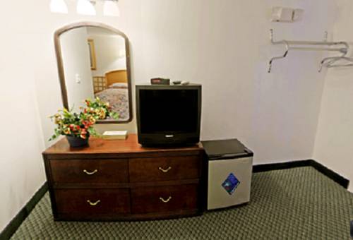 Imagen de la habitación del Hotel America's Best Value Inn & Suites/hyannis. Foto 14