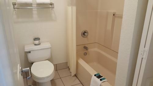 Imagen de la habitación del Hotel Americas Best Value Inn & Suites-petaluma. Foto 6