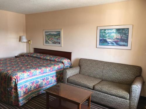 Imagen general del Hotel Americas Best Value Inn & Suites-stockbridge. Foto 1