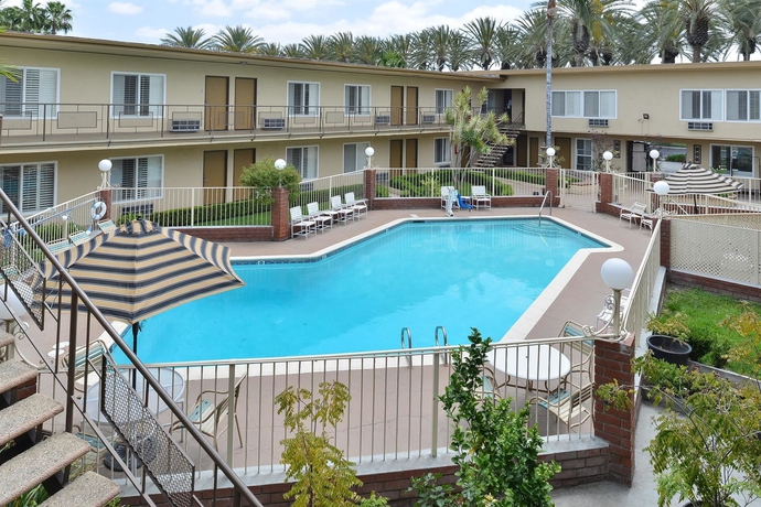 Imagen de la piscina del Hotel Americas Best Value Inn and Suites Anaheim Convention Center. Foto 15