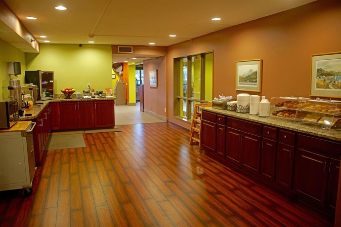 Imagen del bar/restaurante del Hotel Americas Best Value Inn and Suites Anchorage Airport. Foto 3