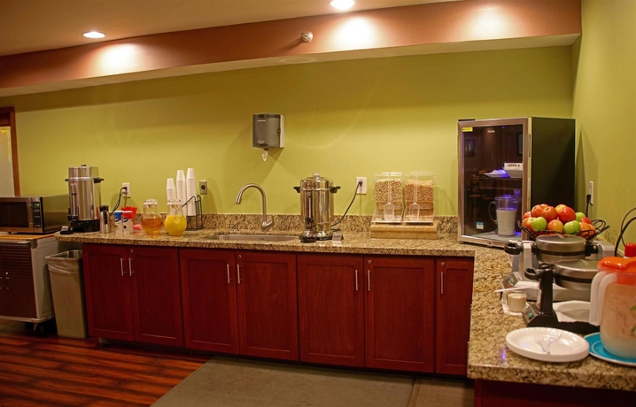 Imagen del bar/restaurante del Hotel Americas Best Value Inn and Suites Anchorage Airport. Foto 4