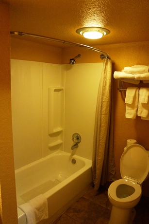 Imagen de la habitación del Hotel Americas Best Value Inn and Suites Anchorage Airport. Foto 12