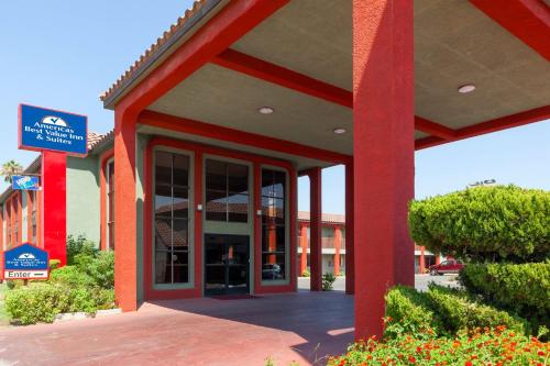 Imagen general del Hotel Americas Best Value Inn and Suites Bakersfield Central. Foto 1