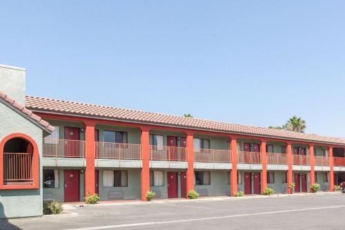 Imagen general del Hotel Americas Best Value Inn and Suites Bakersfield Central. Foto 11