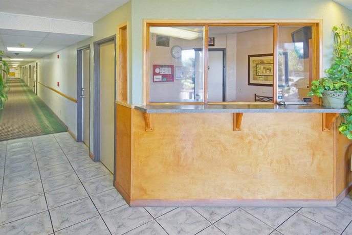 Imagen de los interiores del Hotel Americas Best Value Inn and Suites Bakersfield E. Foto 16