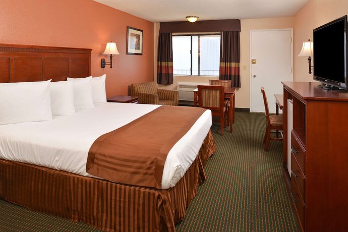 Imagen de la habitación del Hotel Americas Best Value Inn and Suites Bakersfield E. Foto 7