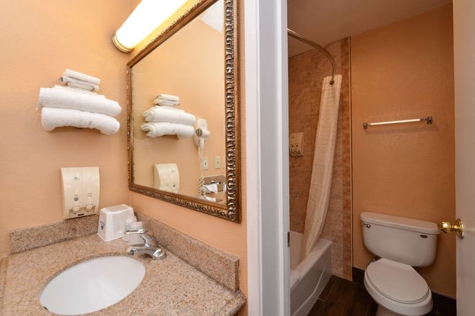 Imagen de la habitación del Hotel Americas Best Value Inn and Suites Bakersfield E. Foto 8