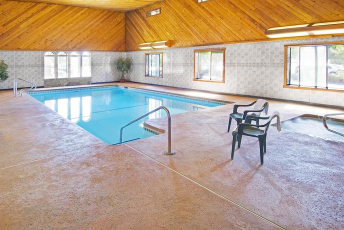 Imagen de la piscina del Hotel Americas Best Value Inn and Suites Bakersfield E. Foto 19