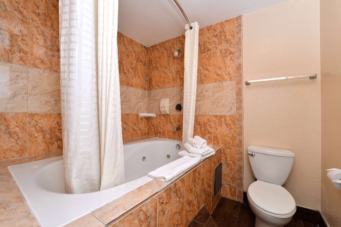 Imagen de la habitación del Hotel Americas Best Value Inn and Suites Bakersfield E. Foto 12