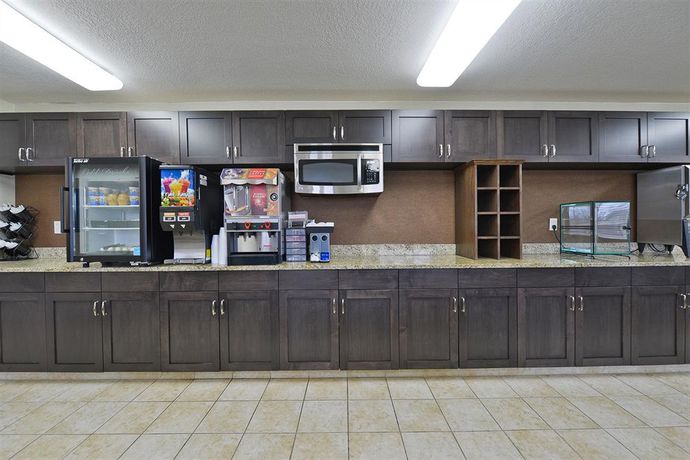 Imagen de los interiores del Hotel Americas Best Value Inn and Suites Bismarck. Foto 15