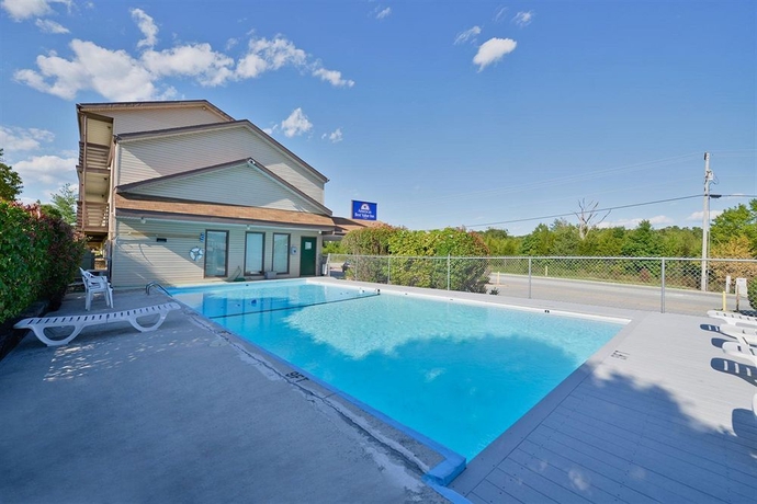 Imagen de la piscina del Hotel Americas Best Value Inn and Suites Branson - Near The Strip. Foto 16