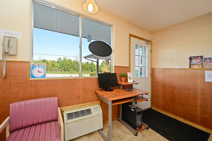 Imagen de los interiores del Hotel Americas Best Value Inn and Suites Branson - Near The Strip. Foto 12