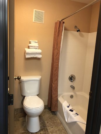 Imagen de la habitación del Hotel Americas Best Value Inn and Suites Forest Grove Hillsboro. Foto 11