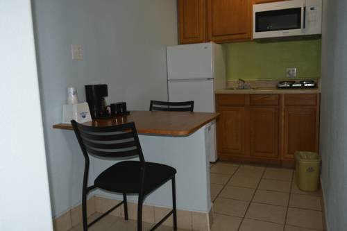 Imagen de la habitación del Hotel Americas Best Value Inn and Suites Groves Port Arthur. Foto 6