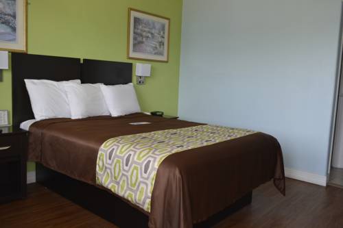 Imagen de la habitación del Hotel Americas Best Value Inn and Suites Groves Port Arthur. Foto 11