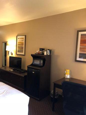 Imagen de la habitación del Hotel Americas Best Value Inn and Suites Gun Barrel City. Foto 16