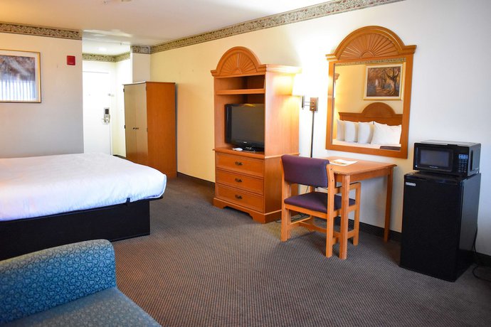Imagen de la habitación del Hotel Americas Best Value Inn and Suites Haltom City Ft. Worth. Foto 14