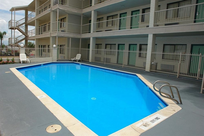 Imagen de la piscina del Hotel Americas Best Value Inn and Suites Humble. Foto 7