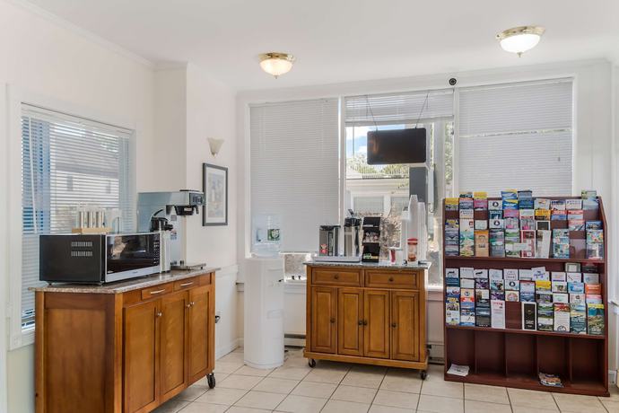 Imagen de los interiores del Hotel Americas Best Value Inn and Suites Hyannis Cape Cod. Foto 15