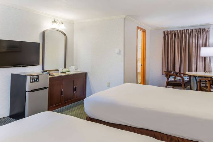Imagen de la habitación del Hotel Americas Best Value Inn and Suites Hyannis Cape Cod. Foto 3