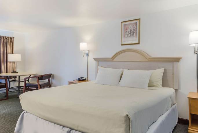 Imagen de la habitación del Hotel Americas Best Value Inn and Suites Hyannis Cape Cod. Foto 4