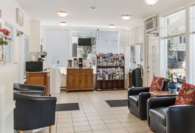 Imagen de los interiores del Hotel Americas Best Value Inn and Suites Hyannis Cape Cod. Foto 18