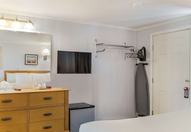 Imagen de la habitación del Hotel Americas Best Value Inn and Suites Hyannis Cape Cod. Foto 7