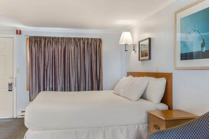 Imagen de la habitación del Hotel Americas Best Value Inn and Suites Hyannis Cape Cod. Foto 10