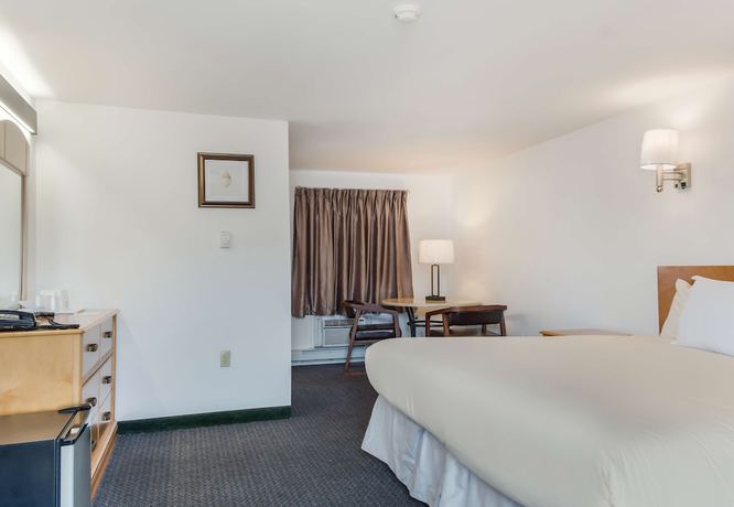 Imagen de la habitación del Hotel Americas Best Value Inn and Suites Hyannis Cape Cod. Foto 11