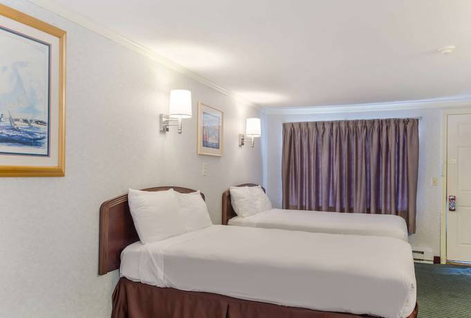 Imagen de la habitación del Hotel Americas Best Value Inn and Suites Hyannis Cape Cod. Foto 12
