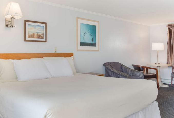 Imagen de la habitación del Hotel Americas Best Value Inn and Suites Hyannis Cape Cod. Foto 13