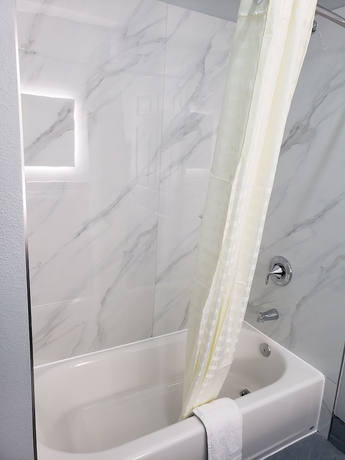 Imagen de la habitación del Hotel Americas Best Value Inn and Suites Kingwood IAH Airport. Foto 5