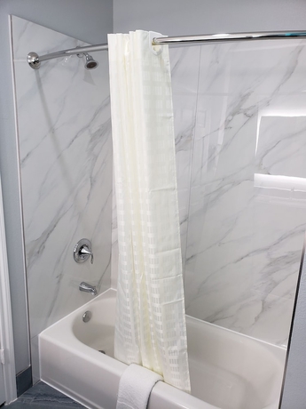 Imagen de la habitación del Hotel Americas Best Value Inn and Suites Kingwood IAH Airport. Foto 8