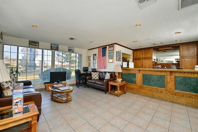 Imagen de los interiores del Hotel Americas Best Value Inn and Suites Lancaster. Foto 16