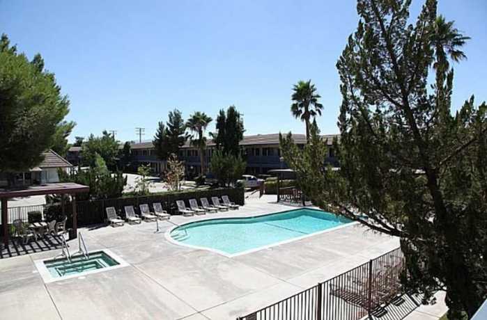 Imagen de la piscina del Hotel Americas Best Value Inn and Suites Lancaster. Foto 20