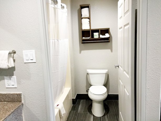 Imagen de la habitación del Hotel Americas Best Value Inn and Suites Mont Belvieu Houston. Foto 4