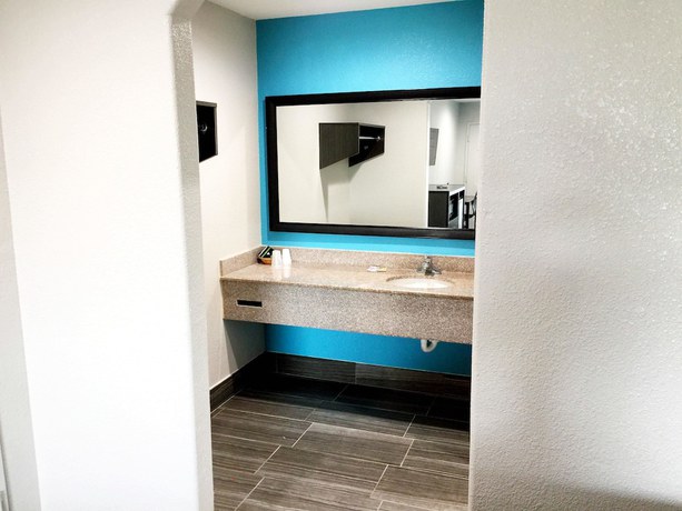 Imagen de la habitación del Hotel Americas Best Value Inn and Suites Mont Belvieu Houston. Foto 11
