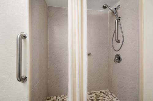 Imagen de la habitación del Hotel Americas Best Value Inn and Suites Phenix City. Foto 6