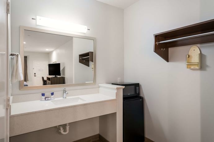 Imagen de la habitación del Hotel Americas Best Value Inn and Suites Porter North Houston. Foto 8