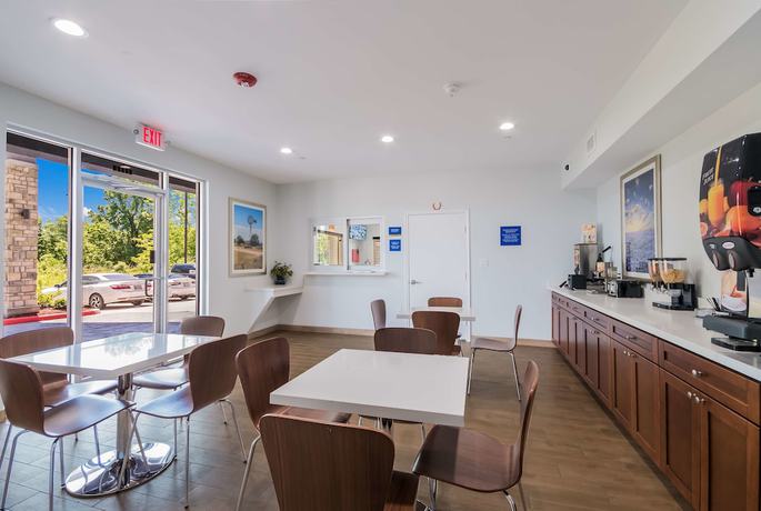 Imagen de los interiores del Hotel Americas Best Value Inn and Suites Porter North Houston. Foto 16