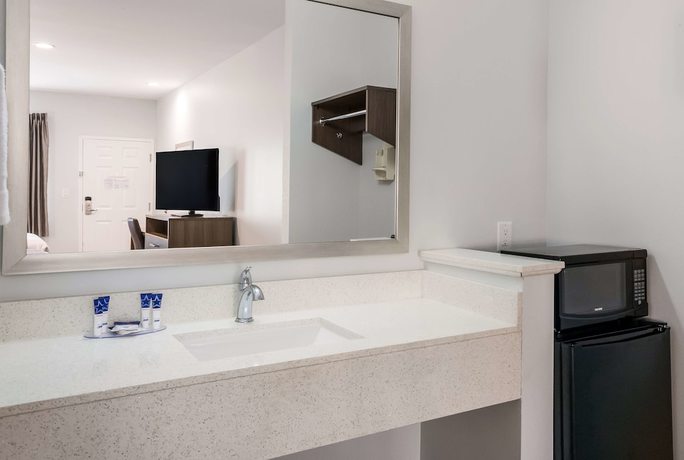 Imagen de la habitación del Hotel Americas Best Value Inn and Suites Porter North Houston. Foto 11