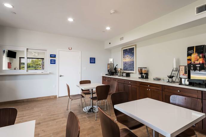 Imagen del bar/restaurante del Hotel Americas Best Value Inn and Suites Porter North Houston. Foto 3