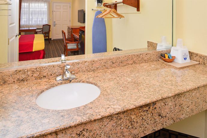 Imagen de la habitación del Hotel Americas Best Value Inn and Suites San Bernardino. Foto 15
