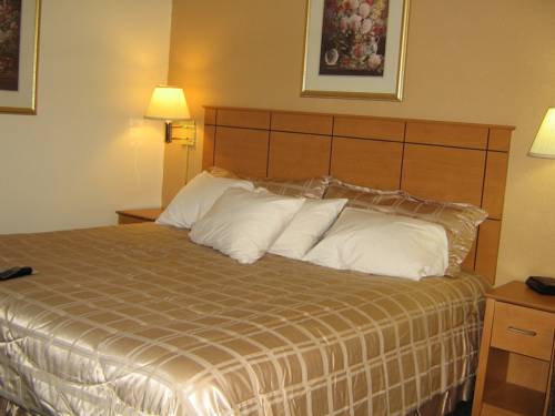 Imagen de la habitación del Hotel Americas Best Value Inn and Suites St. Cloud. Foto 5